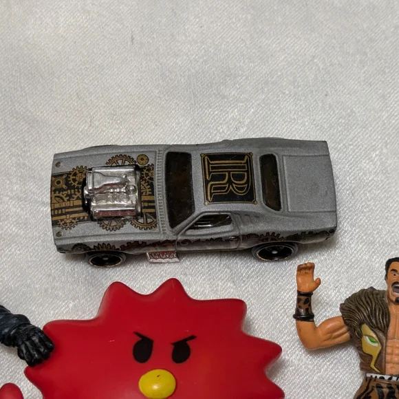 6 toy figures - Picture 3 of 6